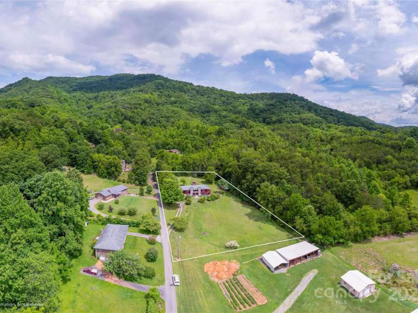 100 Bird Creek Drive, Waynesville, NC 28786.  MLS# CAR4270041, YatesRealty ID 30663. 