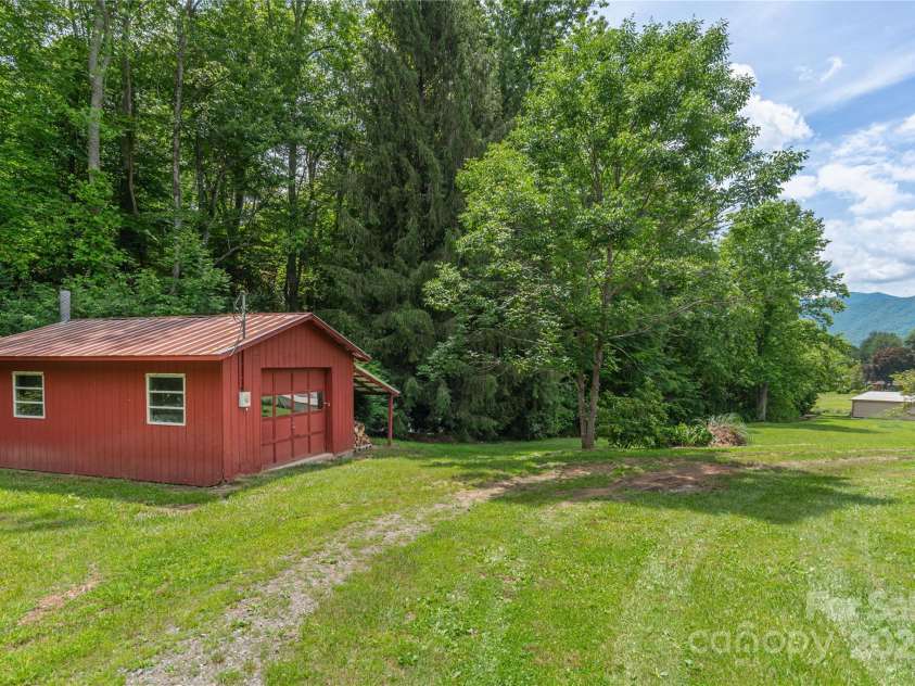 100 Bird Creek Drive, Waynesville, NC 28786.  MLS# CAR4270041, YatesRealty ID 30663. 