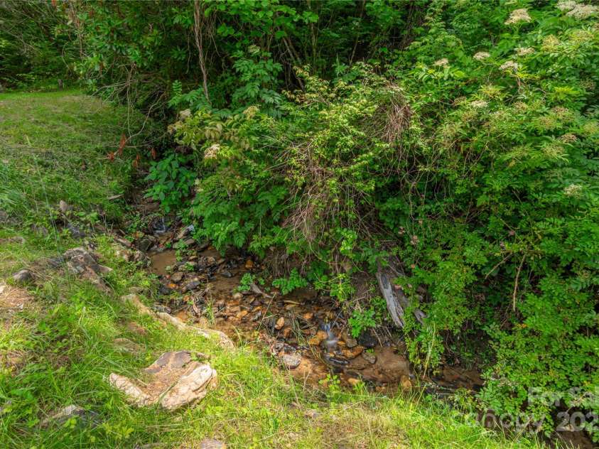 100 Bird Creek Drive, Waynesville, NC 28786.  MLS# CAR4270041, YatesRealty ID 30663. 