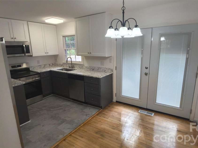 1920 Herrin Avenue, Charlotte, NC 28205.  MLS# CAR4392690, YatesRealty ID 30663. 