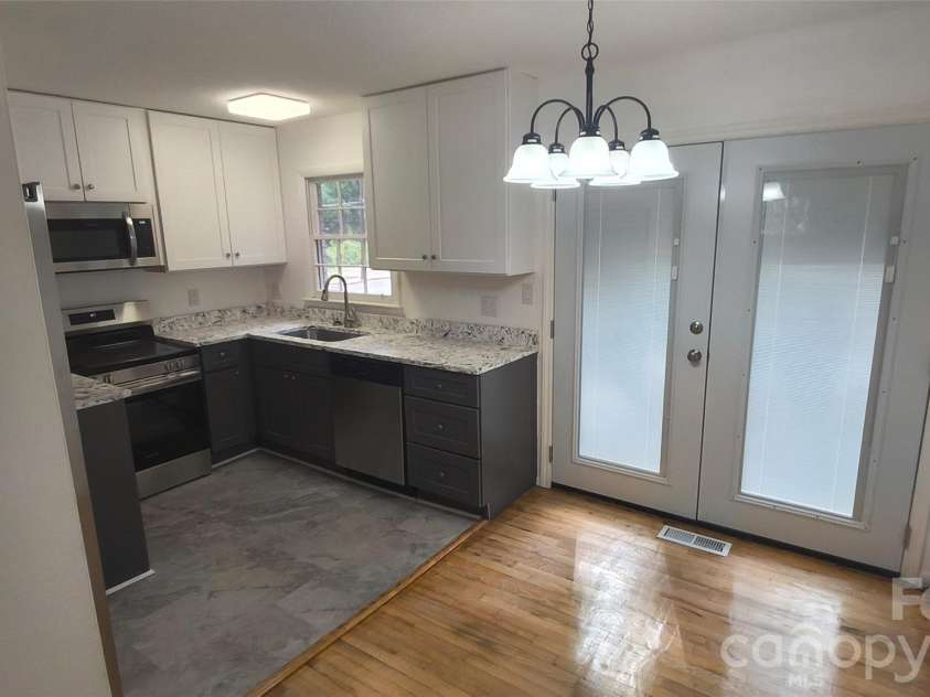 1920 Herrin Avenue, Charlotte, NC 28205.  MLS# CAR4392690, YatesRealty ID 30663. 