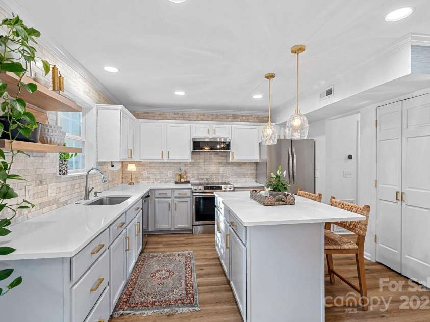 3130 Heathstead Place, Charlotte, NC 28210.  MLS# CAR4288251, YatesRealty ID 30665. 