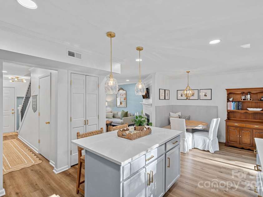 3130 Heathstead Place, Charlotte, NC 28210.  MLS# CAR4288251, YatesRealty ID 30665. 