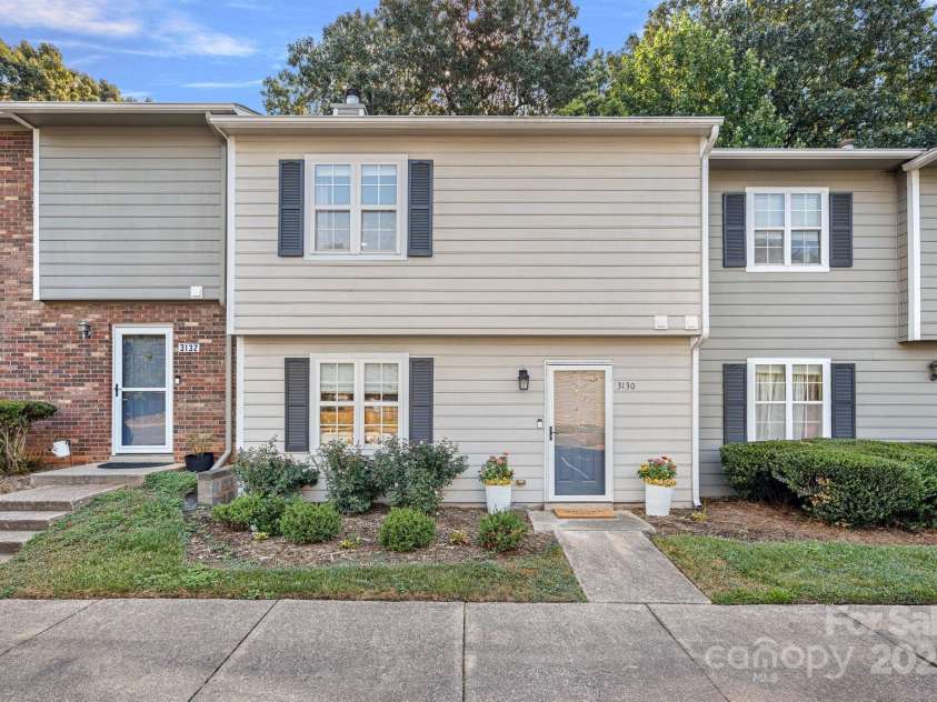 3130 Heathstead Place, Charlotte, NC 28210.  MLS# CAR4288251, YatesRealty ID 30665. 