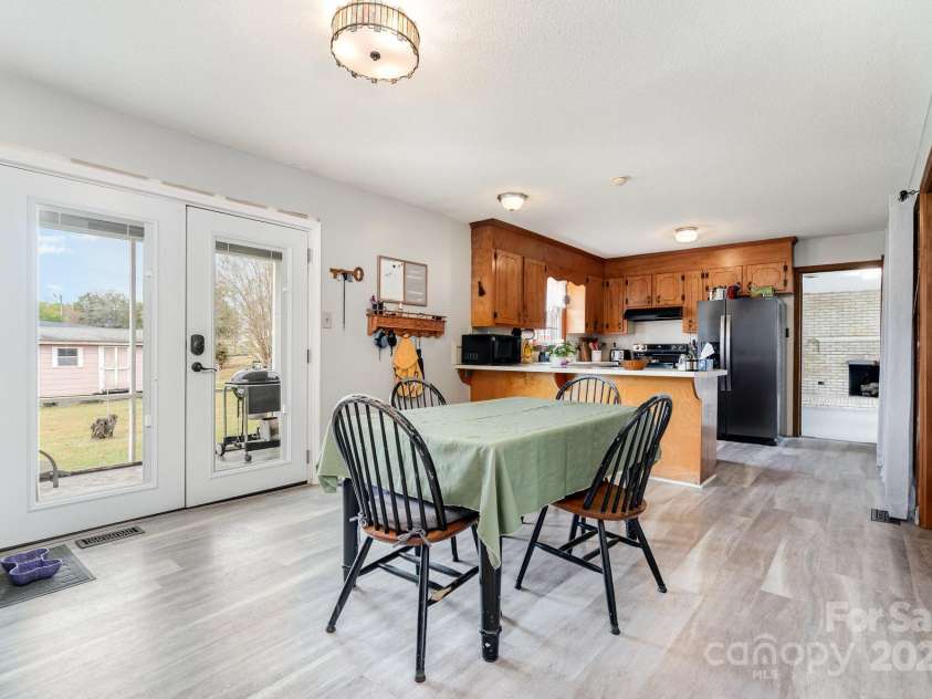 122 Devenny Road, Cherryville, NC 28021.  MLS# CAR4282084, YatesRealty ID 30666. Dining Room/Eat in