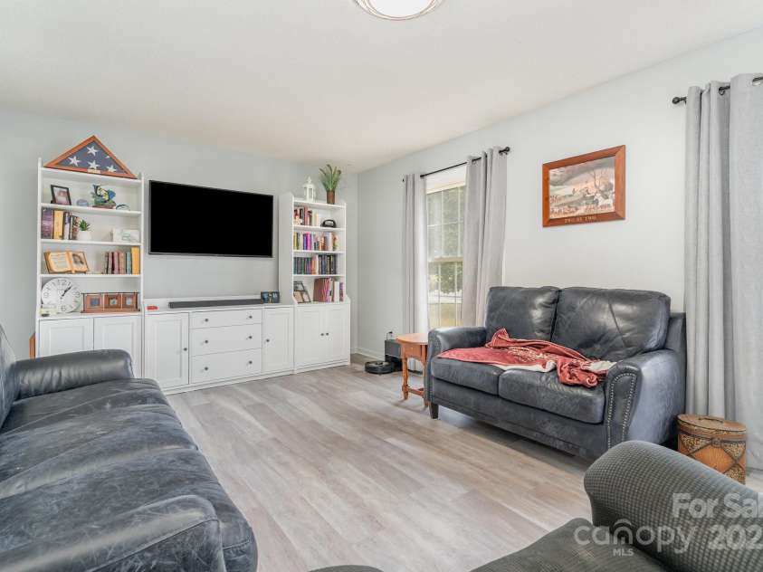 122 Devenny Road, Cherryville, NC 28021.  MLS# CAR4282084, YatesRealty ID 30666. Living Space