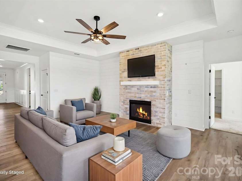 1949 Sparkling Stream Drive, Belmont, NC 28012.  MLS# CAR4383579, YatesRealty ID 30666. 