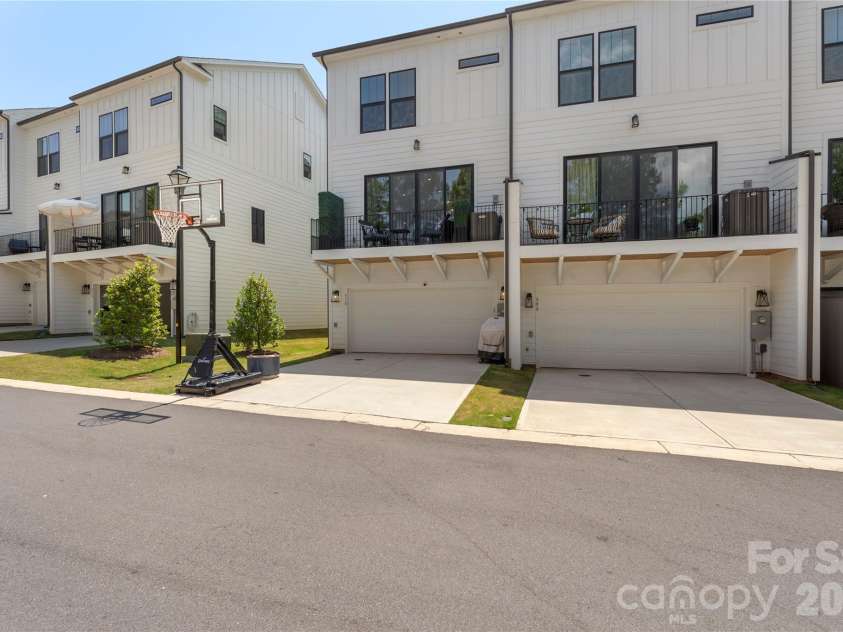 610 District Court, Fort Mill, SC 29708.  MLS# CAR4392660, YatesRealty ID 30667. 