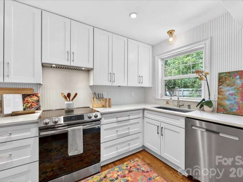 1929 Marguerite Avenue, Charlotte, NC 28205.  MLS# CAR4365985, YatesRealty ID 30668. 