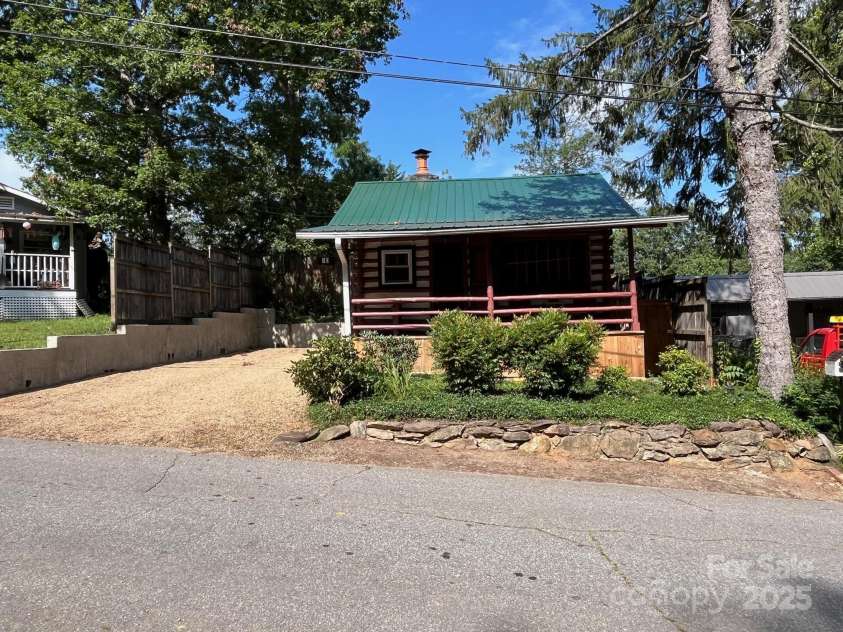 10 Rhododendron Drive, Asheville, NC 28805.  MLS# CAR4274926, YatesRealty ID 30669. 