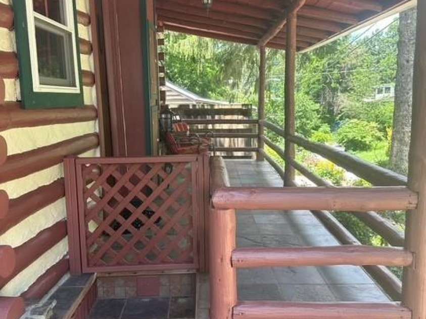 10 Rhododendron Drive, Asheville, NC 28805.  MLS# CAR4274926, YatesRealty ID 30669. Front Porch