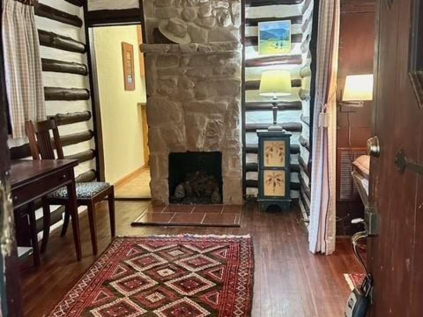 10 Rhododendron Drive, Asheville, NC 28805.  MLS# CAR4274926, YatesRealty ID 30669. Living Room