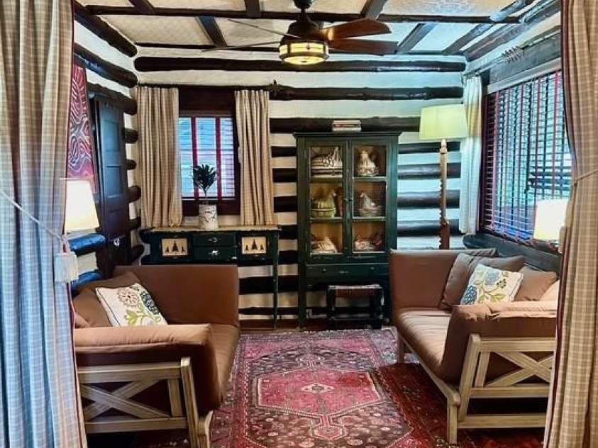 10 Rhododendron Drive, Asheville, NC 28805.  MLS# CAR4274926, YatesRealty ID 30669. View Living Room