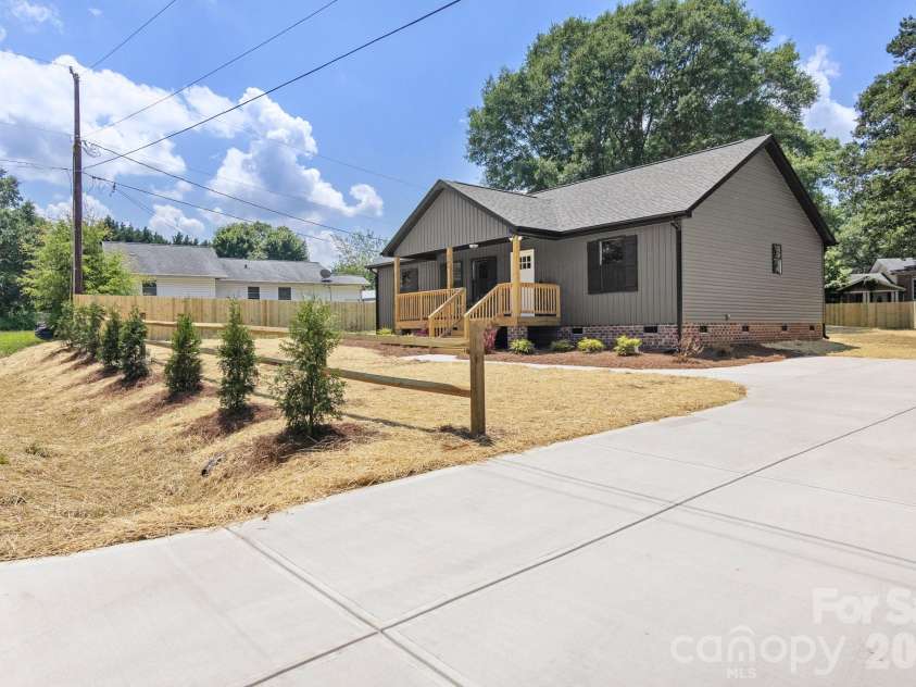 741 Guinn Street, Clover, SC 29710.  MLS# CAR4393238, YatesRealty ID 30669. 