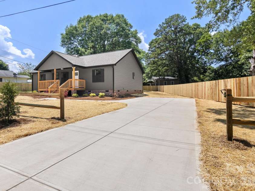 741 Guinn Street, Clover, SC 29710.  MLS# CAR4393238, YatesRealty ID 30669. 