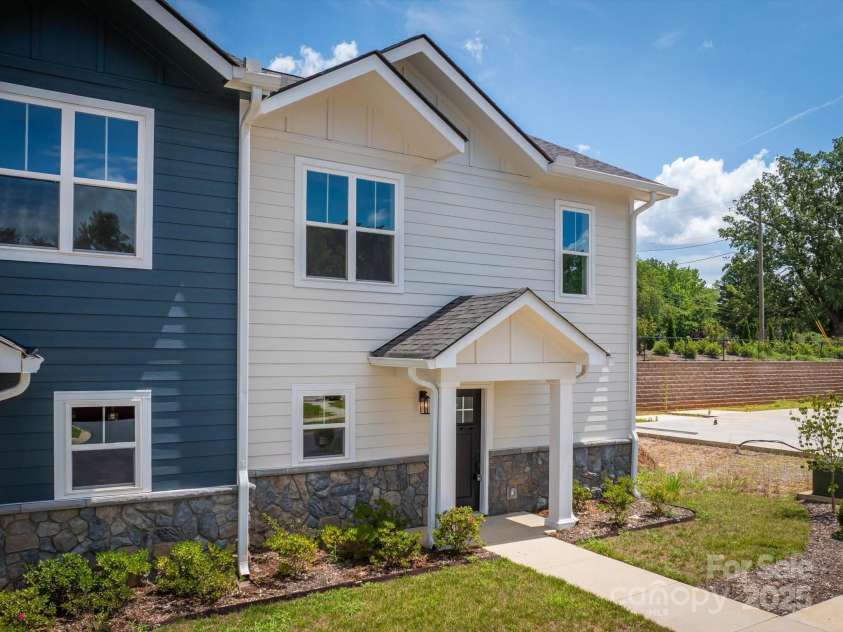 198 Beacon Avenue, Morganton, NC 28655.  MLS# CAR4281675, YatesRealty ID 30671. 