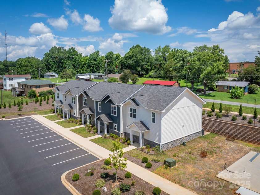 198 Beacon Avenue, Morganton, NC 28655.  MLS# CAR4281675, YatesRealty ID 30671. 