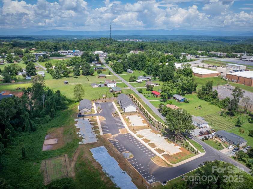 198 Beacon Avenue, Morganton, NC 28655.  MLS# CAR4281675, YatesRealty ID 30671. 