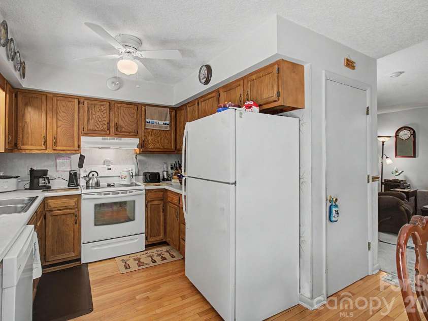 175 Pine Cove Lane, Alexander, NC 28701.  MLS# CAR4388066, YatesRealty ID 30672. Kitchen