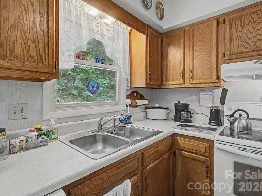 175 Pine Cove Lane, Alexander, NC 28701.  MLS# CAR4388066, YatesRealty ID 30672. Kitchen