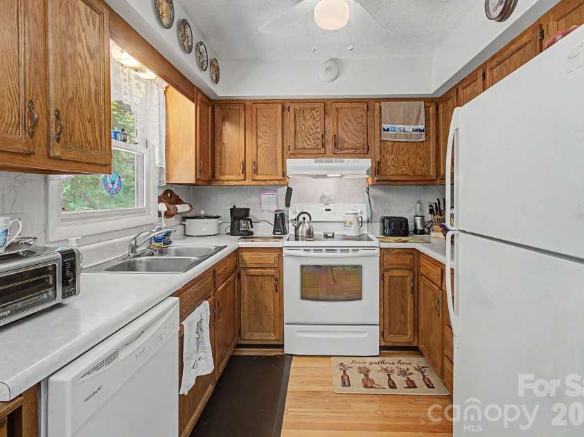 175 Pine Cove Lane, Alexander, NC 28701.  MLS# CAR4388066, YatesRealty ID 30672. Kitchen