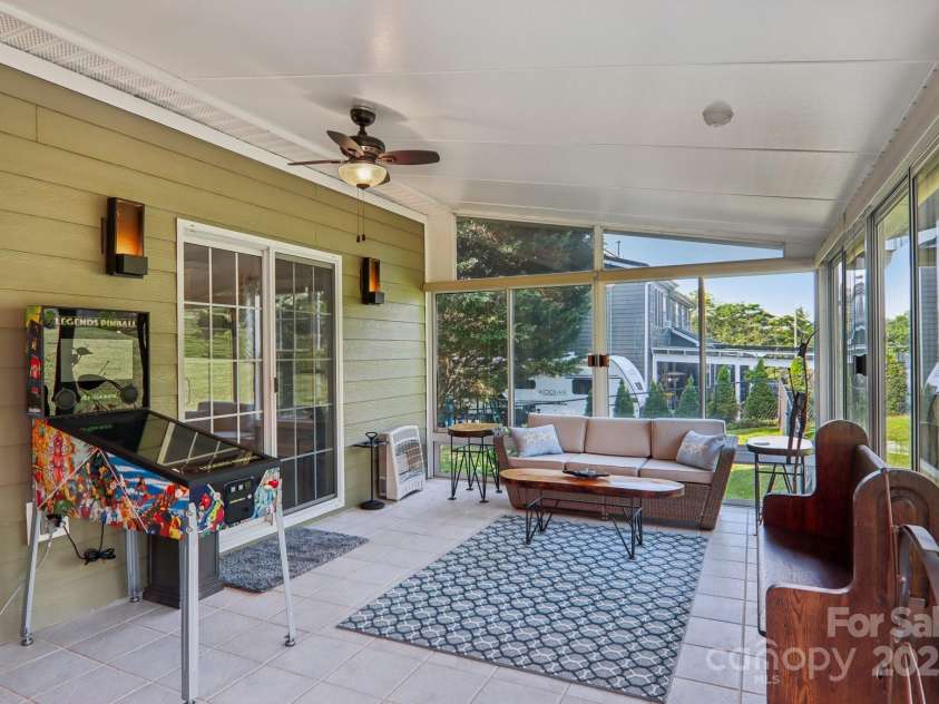 337 Stratford Road, Asheville, NC 28804.  MLS# CAR4281217, YatesRealty ID 30674. 46