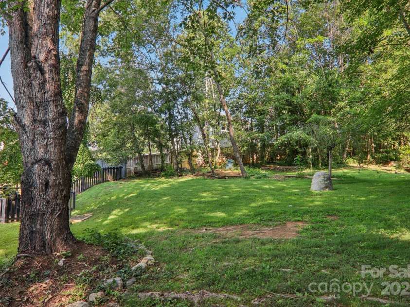 337 Stratford Road, Asheville, NC 28804.  MLS# CAR4281217, YatesRealty ID 30674. 58