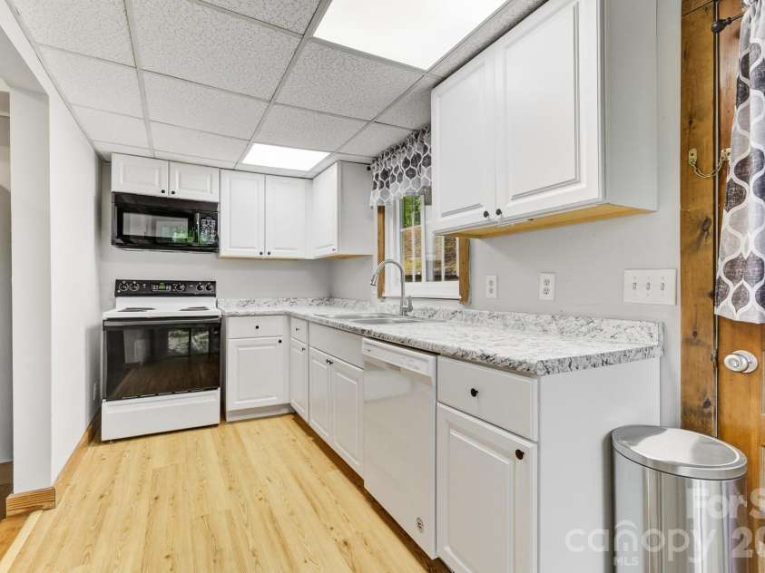 3119 Brevard Road, Hendersonville, NC 28791.  MLS# CAR4390552, YatesRealty ID 30676. 