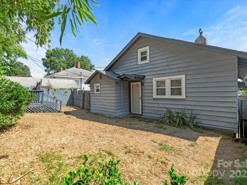 313 Mayflower Avenue, Cramerton, NC 28032.  MLS# CAR4284821, YatesRealty ID 30678. 