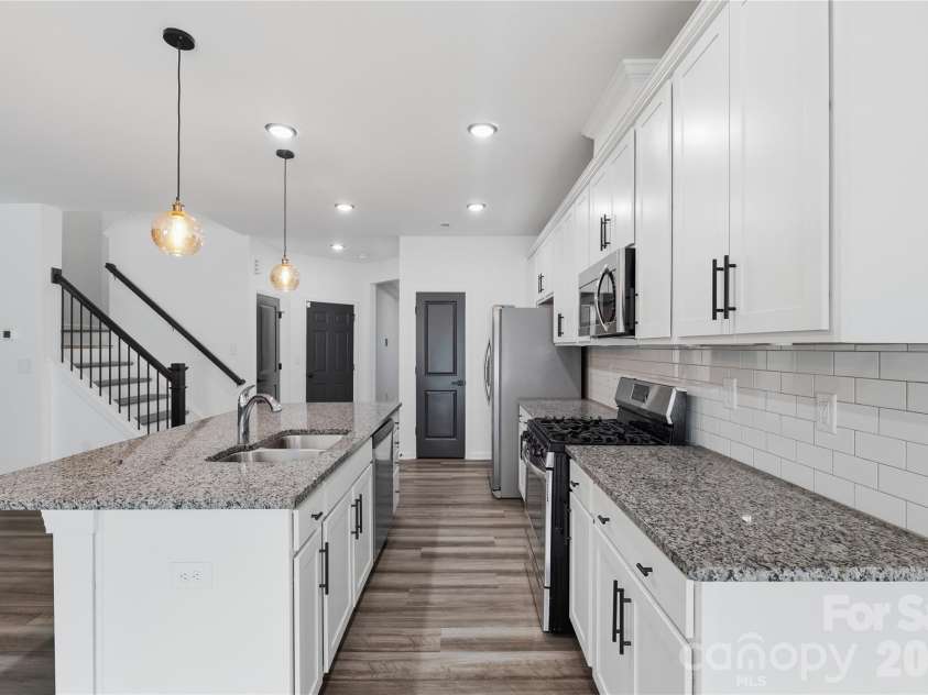5531 Harris Cove Drive, Charlotte, NC 28269.  MLS# CAR4392297, YatesRealty ID 30679. Kitchen