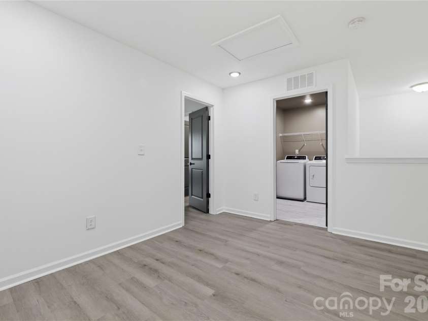 5531 Harris Cove Drive, Charlotte, NC 28269.  MLS# CAR4392297, YatesRealty ID 30679. Loft