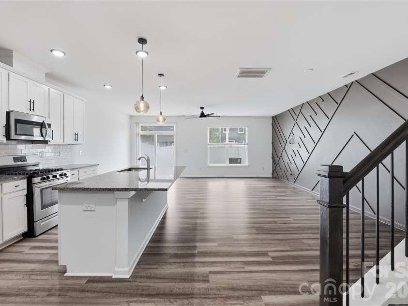 5531 Harris Cove Drive, Charlotte, NC 28269.  MLS# CAR4392297, YatesRealty ID 30679. Open Floor Plan