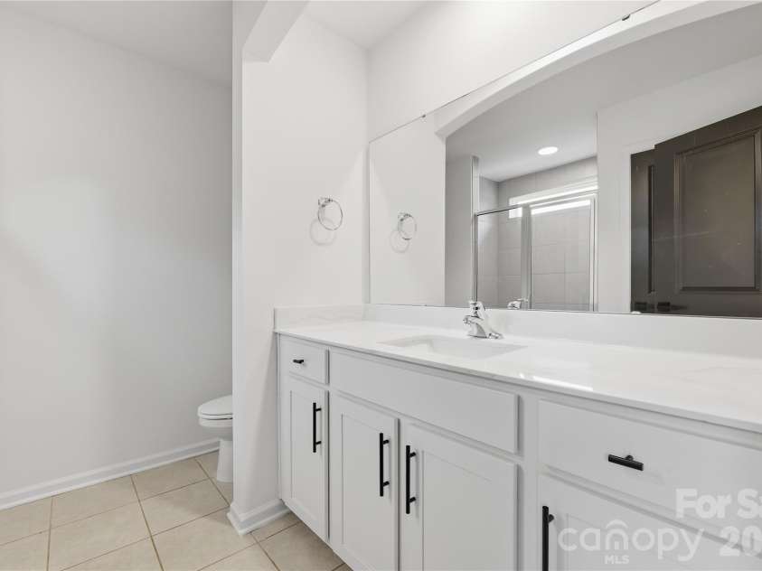 5531 Harris Cove Drive, Charlotte, NC 28269.  MLS# CAR4392297, YatesRealty ID 30679. Primary Bathroom
