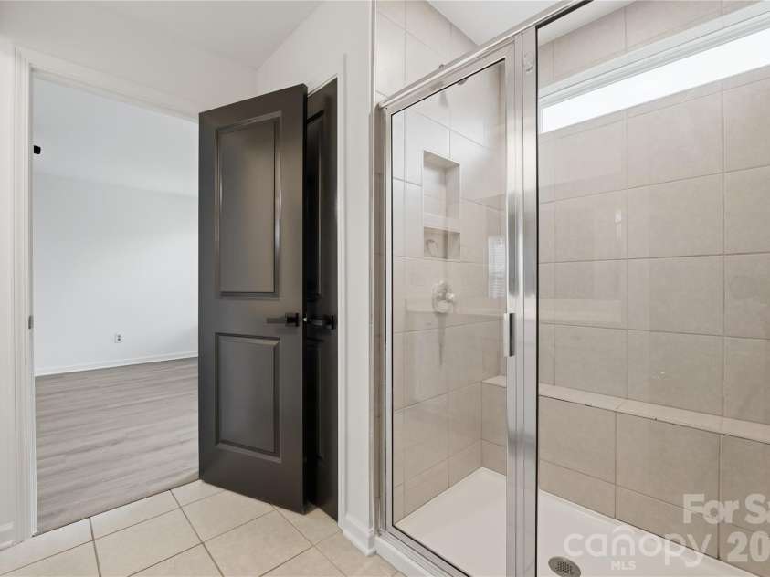 5531 Harris Cove Drive, Charlotte, NC 28269.  MLS# CAR4392297, YatesRealty ID 30679. Primary Bathroom