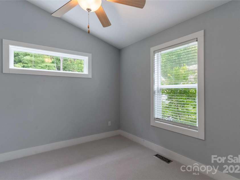 5 Koenig Way, Asheville, NC 28804.  MLS# CAR4280267, YatesRealty ID 3068. 3rd bedroom