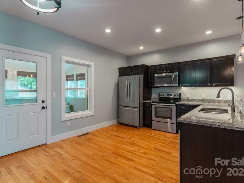 5 Koenig Way, Asheville, NC 28804.  MLS# CAR4280267, YatesRealty ID 3068. 