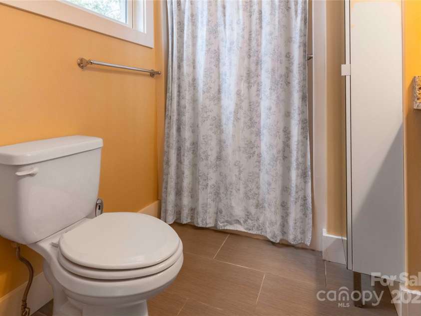 5 Koenig Way, Asheville, NC 28804.  MLS# CAR4280267, YatesRealty ID 3068. 