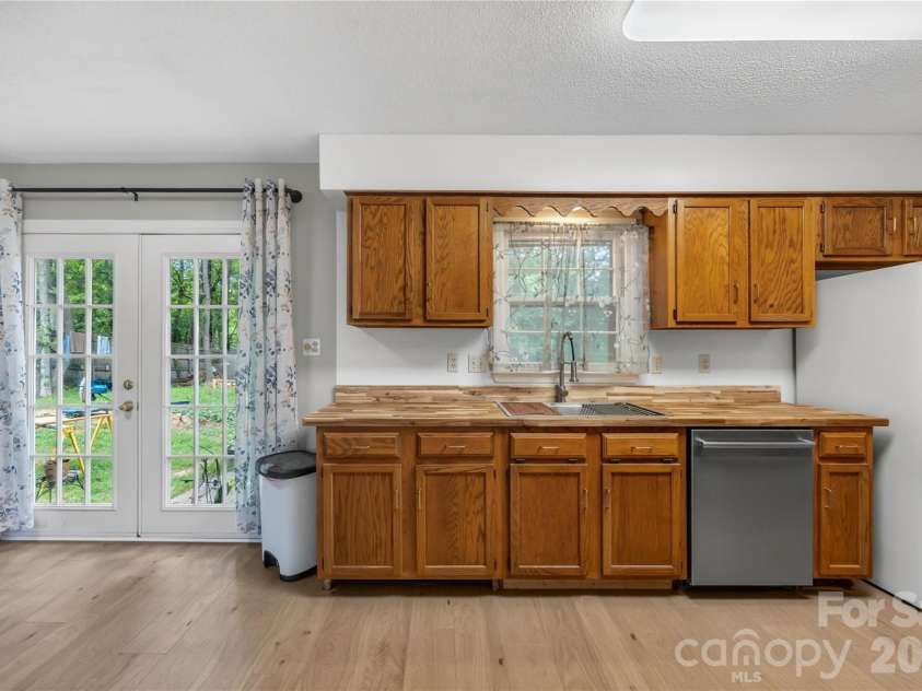 8349 Norcroft Drive, Charlotte, NC 28269.  MLS# CAR4393082, YatesRealty ID 30680. 