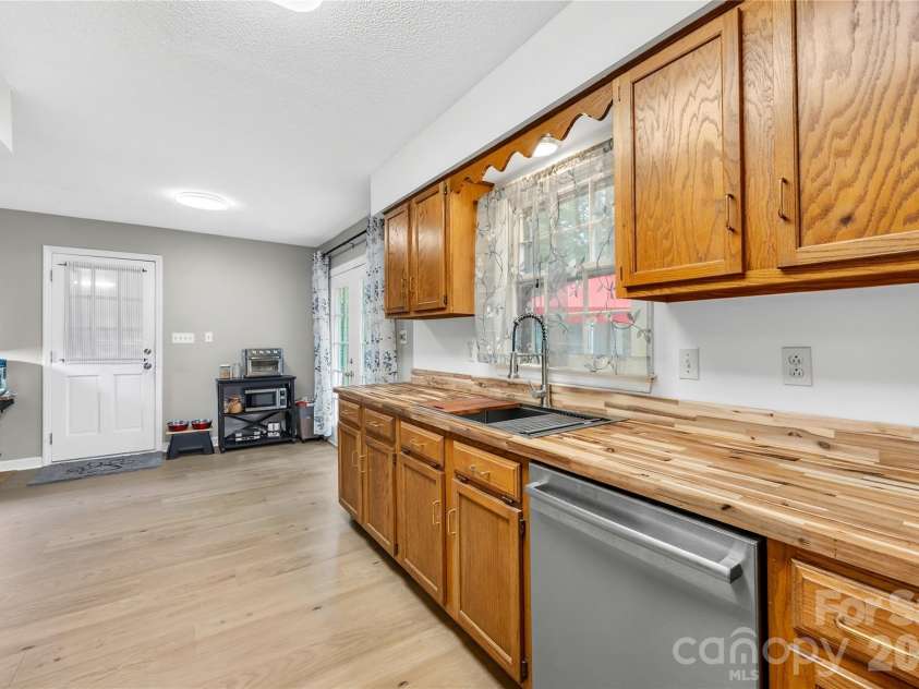 8349 Norcroft Drive, Charlotte, NC 28269.  MLS# CAR4393082, YatesRealty ID 30680. 
