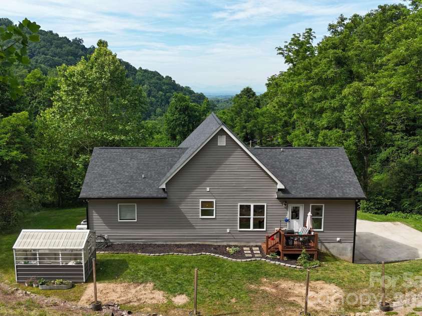300 Green Meadow Lane, Mars Hill, NC 28754.  MLS# CAR4390435, YatesRealty ID 30681. 