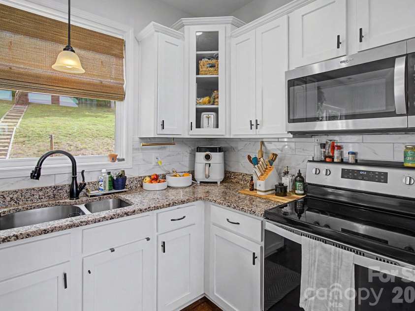 300 Green Meadow Lane, Mars Hill, NC 28754.  MLS# CAR4390435, YatesRealty ID 30681. 