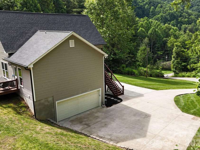 300 Green Meadow Lane, Mars Hill, NC 28754.  MLS# CAR4390435, YatesRealty ID 30681. 