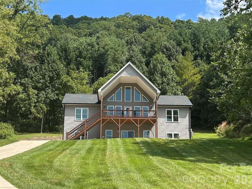 300 Green Meadow Lane, Mars Hill, NC 28754.  MLS# CAR4390435, YatesRealty ID 30681. 