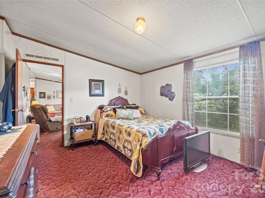 323 Carlyle Road, Troutman, NC 28166.  MLS# CAR4381311, YatesRealty ID 30683. Split floorplan where bedrooms are on opposite sides of the home. 