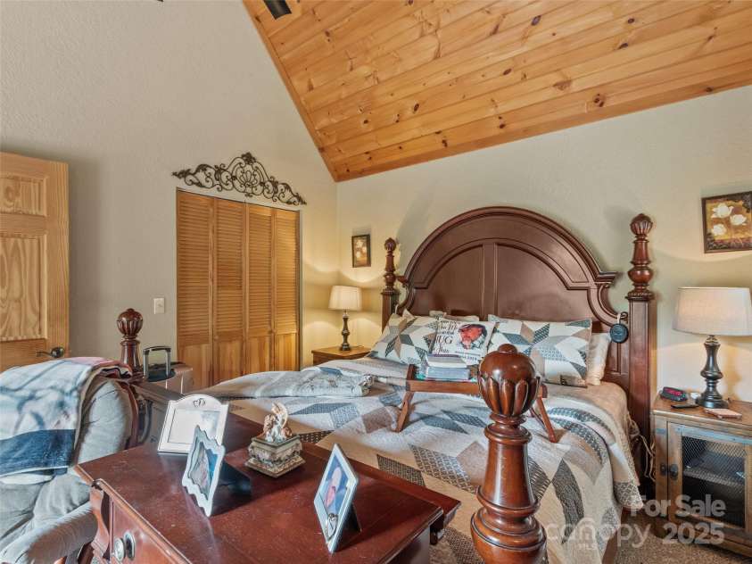 80 Ferguson Lane, Bakersville, NC 28705.  MLS# CAR4288913, YatesRealty ID 30683. 