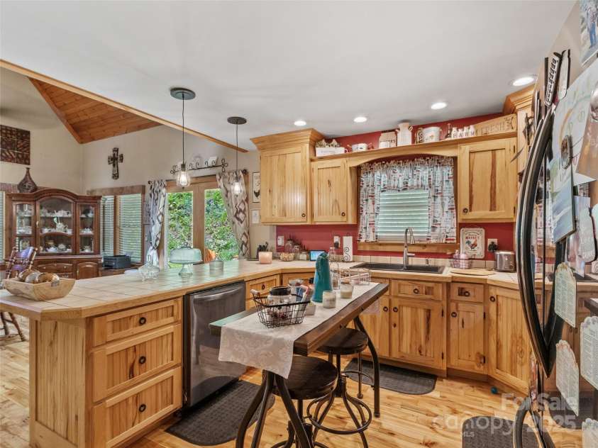 80 Ferguson Lane, Bakersville, NC 28705.  MLS# CAR4288913, YatesRealty ID 30683. 