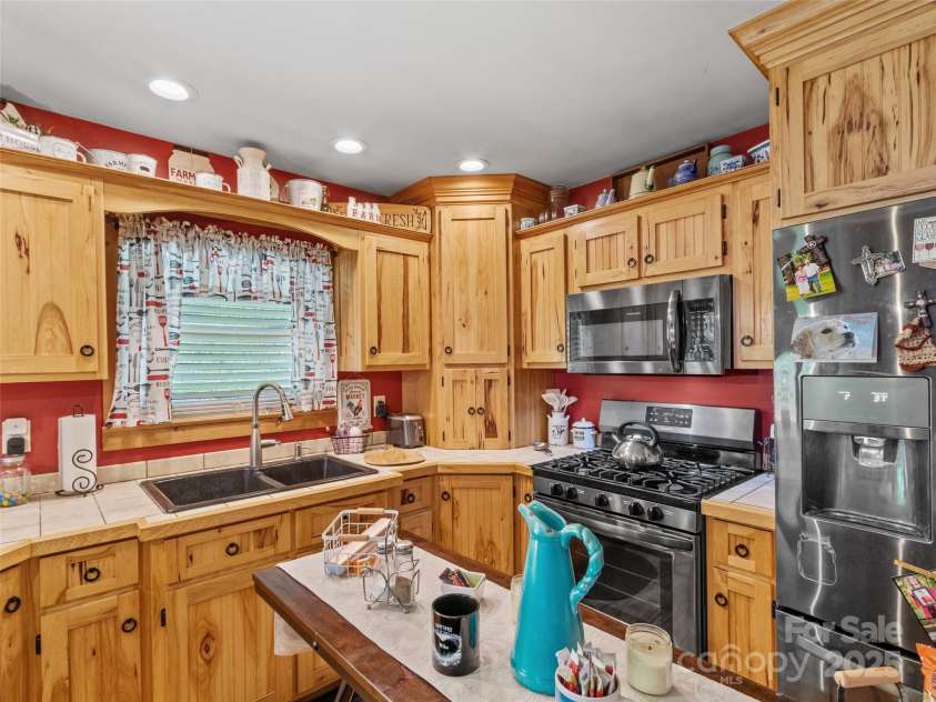 80 Ferguson Lane, Bakersville, NC 28705.  MLS# CAR4288913, YatesRealty ID 30683. 