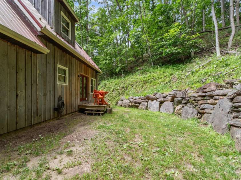 80 Ferguson Lane, Bakersville, NC 28705.  MLS# CAR4305424, YatesRealty ID 30683. 