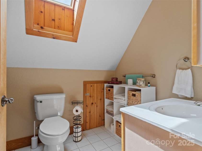 80 Ferguson Lane, Bakersville, NC 28705.  MLS# CAR4305424, YatesRealty ID 30683. 