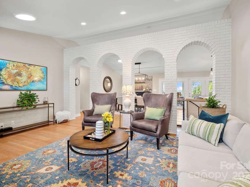 10 Audubon Drive, Asheville, NC 28804.  MLS# CAR4284445, YatesRealty ID 30684. 